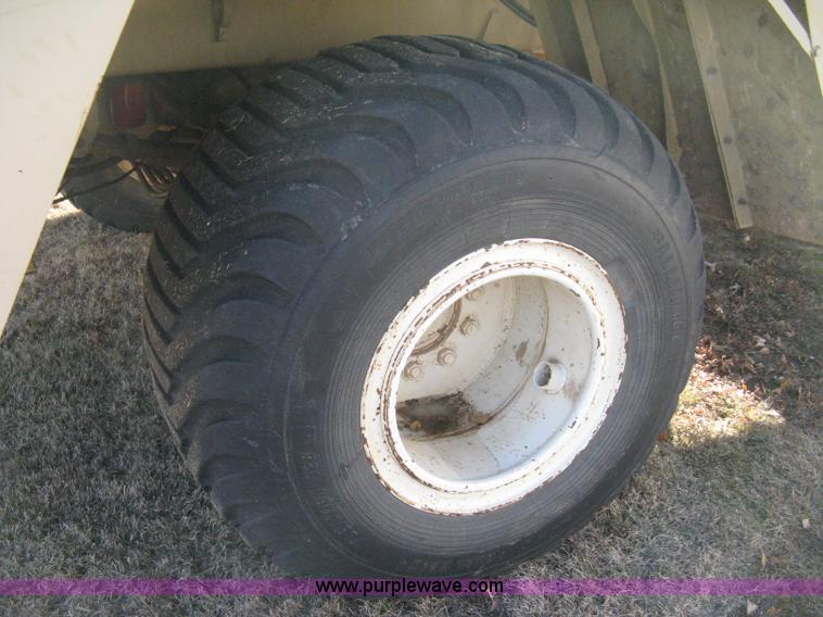 image for item H4378 1991 Mertz 4250 dry spreader truck