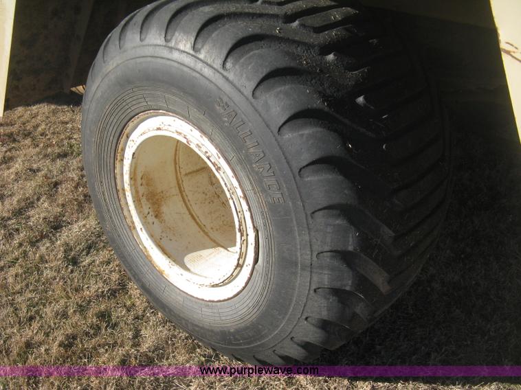 image for item H4378 1991 Mertz 4250 dry spreader truck