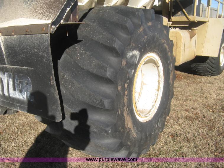 image for item H4378 1991 Mertz 4250 dry spreader truck