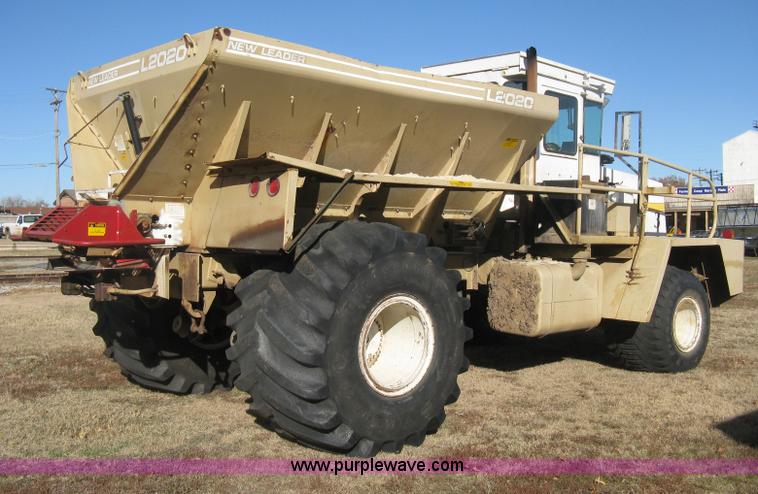 image for item H4379 1990 Mertz 4250 dry spreader truck