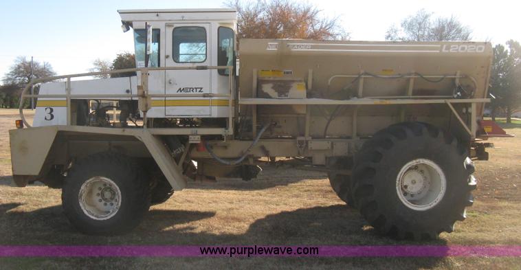 image for item H4379 1990 Mertz 4250 dry spreader truck