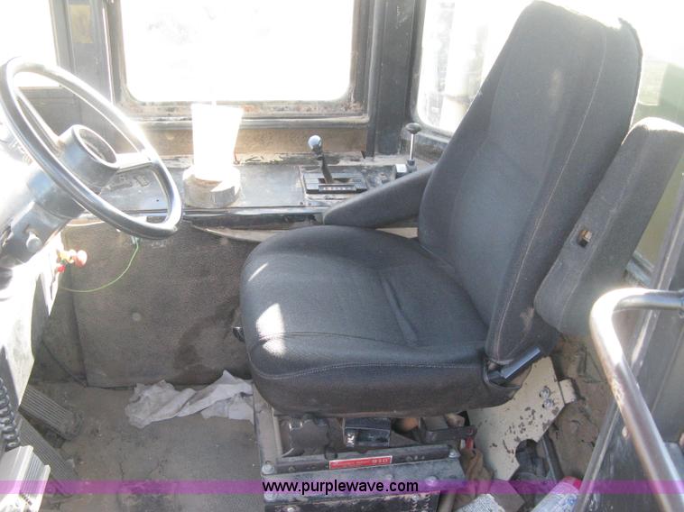 image for item H4379 1990 Mertz 4250 dry spreader truck