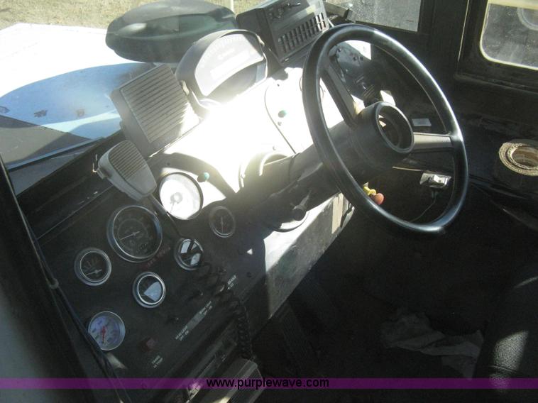 image for item H4379 1990 Mertz 4250 dry spreader truck