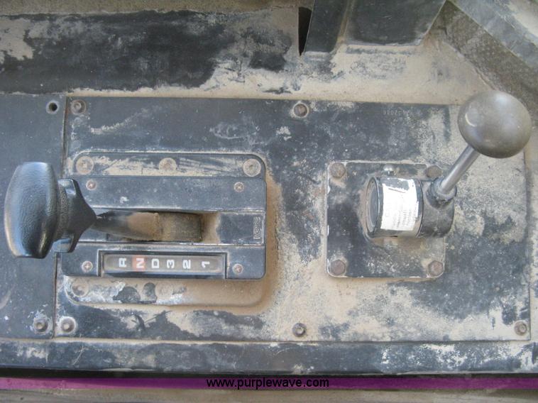 image for item H4379 1990 Mertz 4250 dry spreader truck