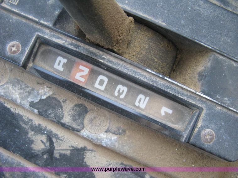 image for item H4379 1990 Mertz 4250 dry spreader truck