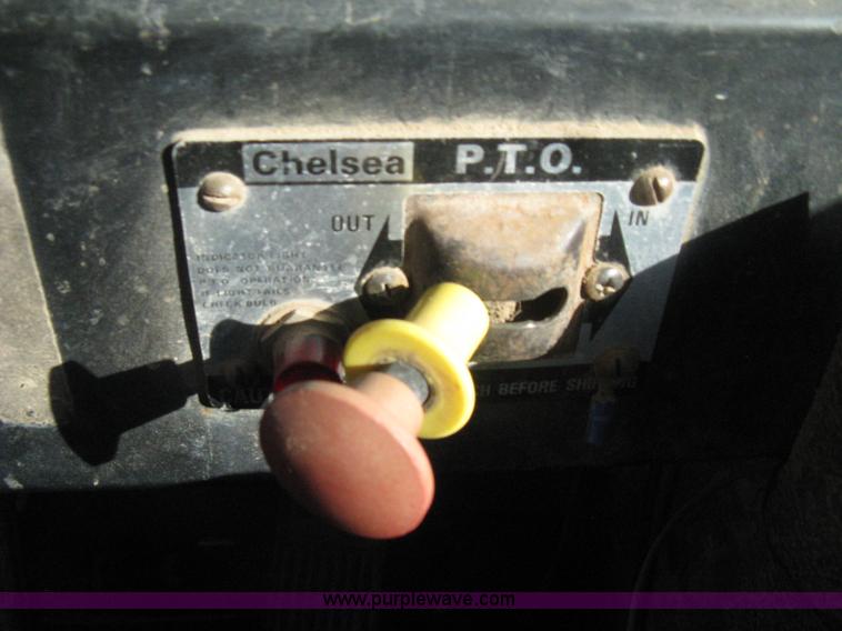 image for item H4379 1990 Mertz 4250 dry spreader truck