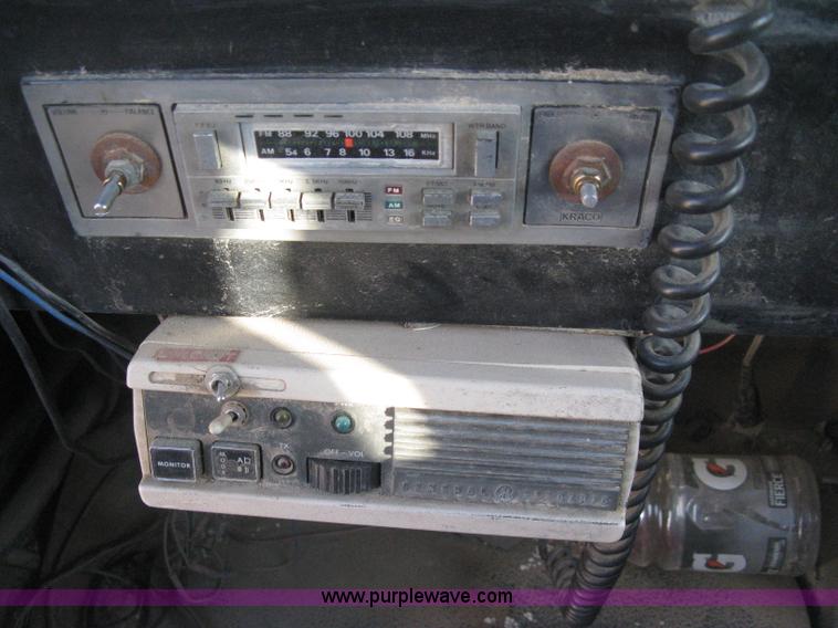 image for item H4379 1990 Mertz 4250 dry spreader truck