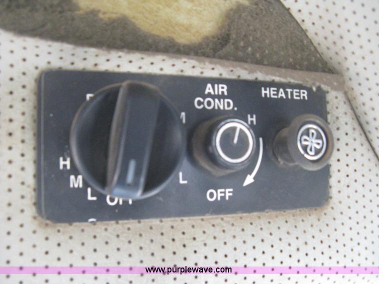 image for item H4379 1990 Mertz 4250 dry spreader truck