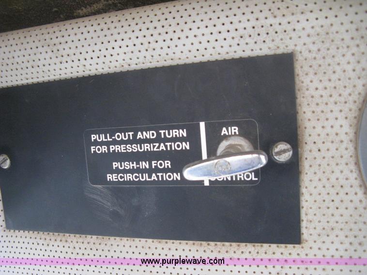 image for item H4379 1990 Mertz 4250 dry spreader truck