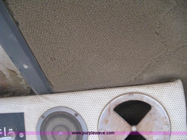 image for item H4379 1990 Mertz 4250 dry spreader truck