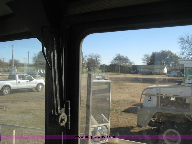 image for item H4379 1990 Mertz 4250 dry spreader truck