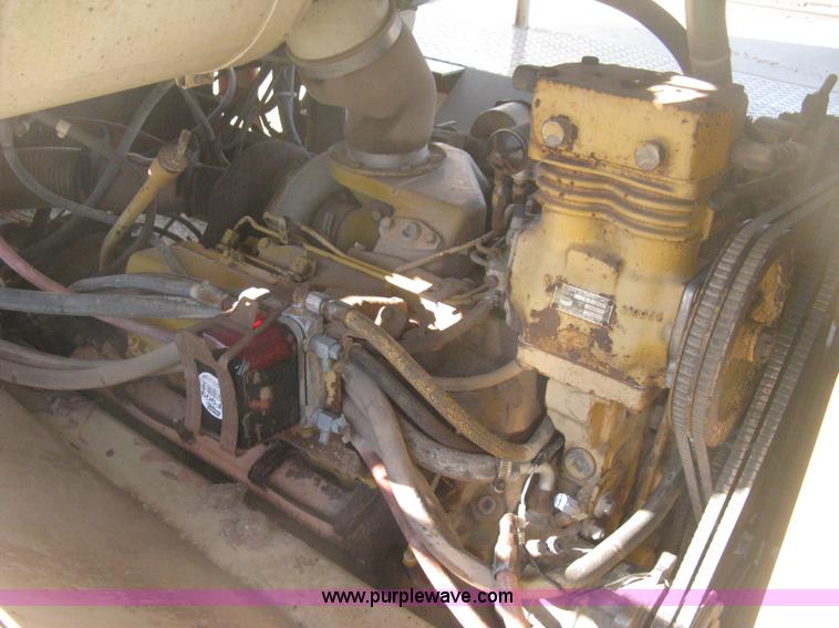 image for item H4379 1990 Mertz 4250 dry spreader truck