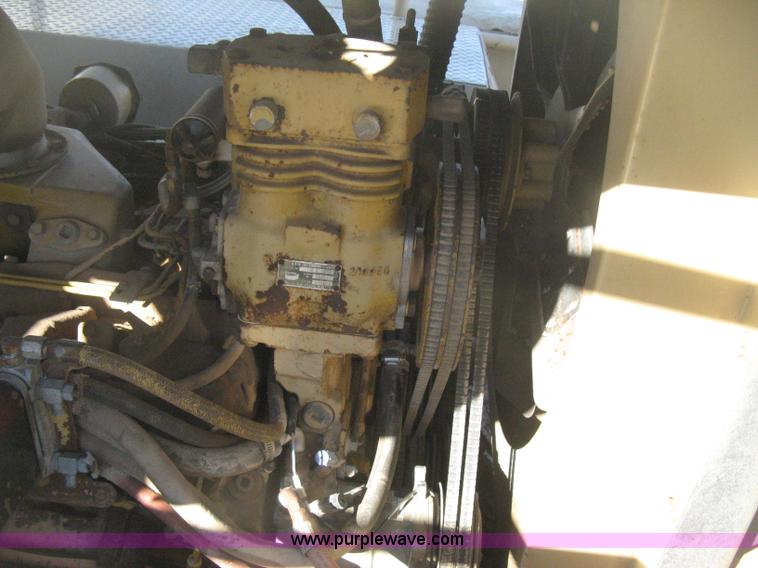 image for item H4379 1990 Mertz 4250 dry spreader truck