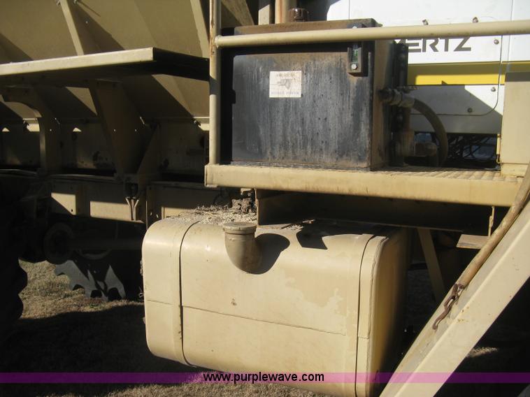 image for item H4379 1990 Mertz 4250 dry spreader truck