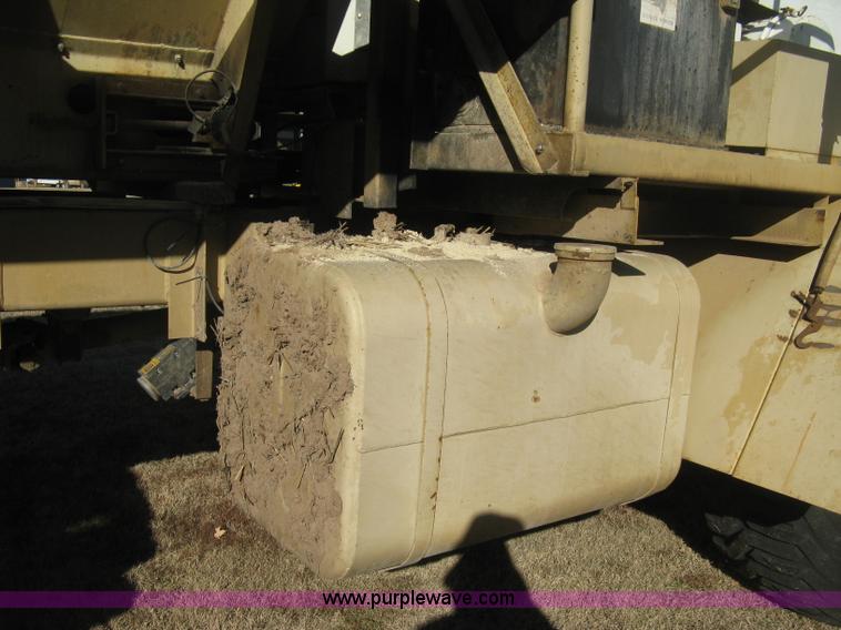 image for item H4379 1990 Mertz 4250 dry spreader truck