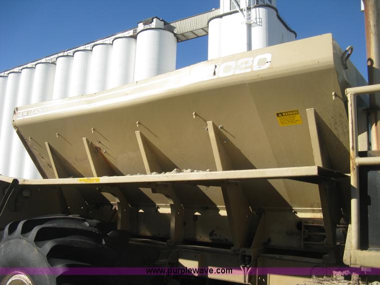 image for item H4379 1990 Mertz 4250 dry spreader truck