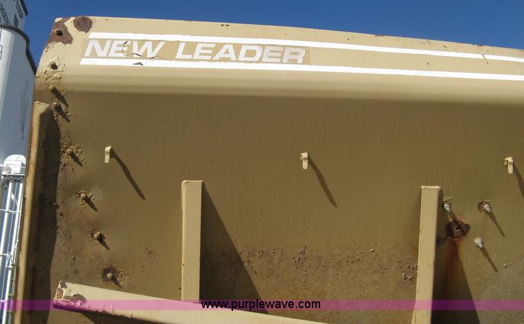 image for item H4379 1990 Mertz 4250 dry spreader truck