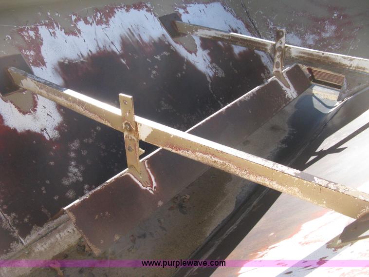 image for item H4379 1990 Mertz 4250 dry spreader truck