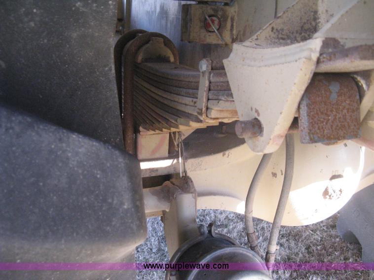 image for item H4379 1990 Mertz 4250 dry spreader truck