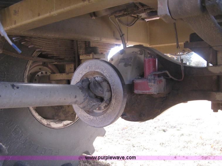 image for item H4379 1990 Mertz 4250 dry spreader truck