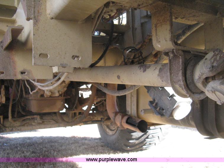 image for item H4379 1990 Mertz 4250 dry spreader truck