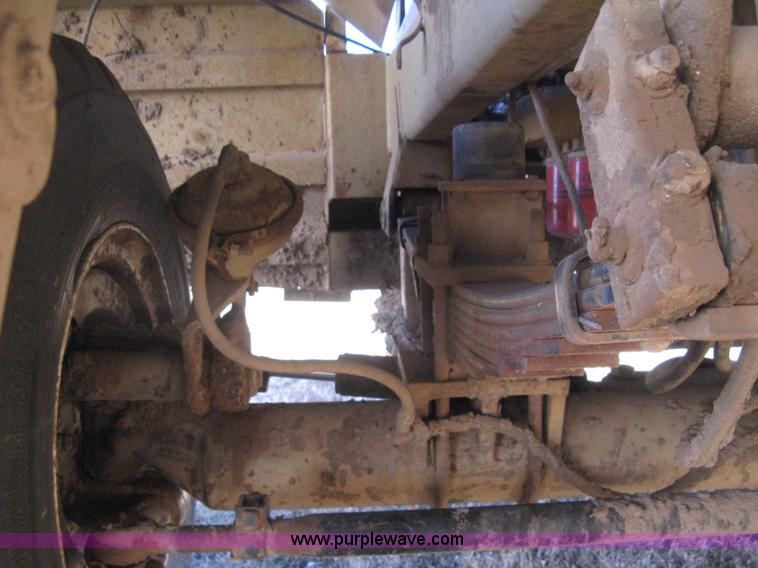 image for item H4379 1990 Mertz 4250 dry spreader truck