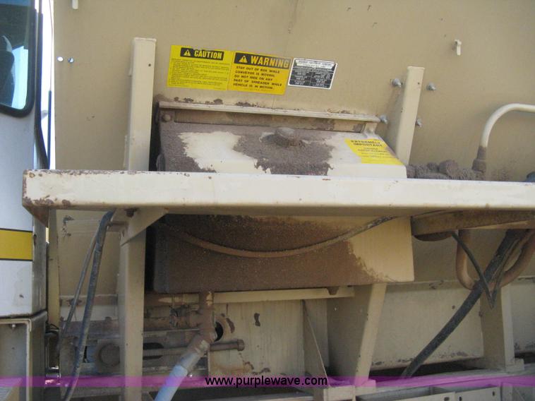 image for item H4379 1990 Mertz 4250 dry spreader truck