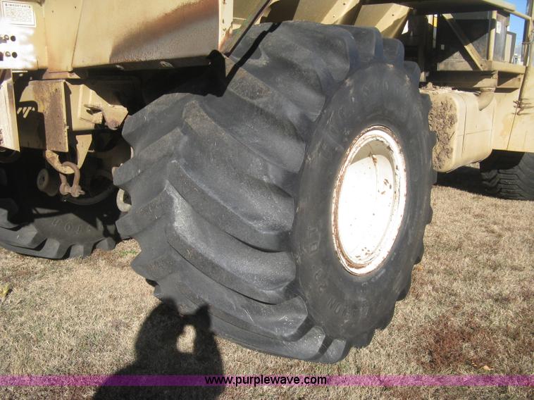 image for item H4379 1990 Mertz 4250 dry spreader truck