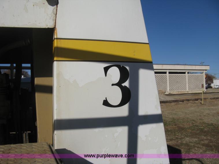 image for item H4379 1990 Mertz 4250 dry spreader truck