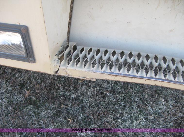 image for item H4379 1990 Mertz 4250 dry spreader truck