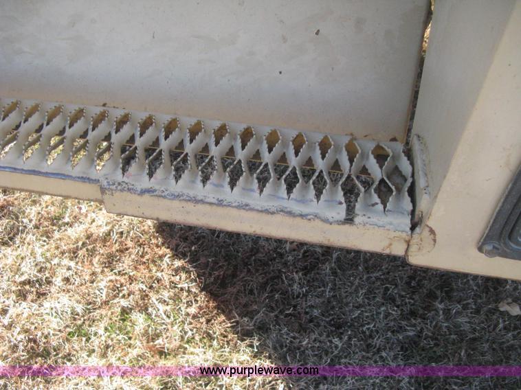 image for item H4379 1990 Mertz 4250 dry spreader truck