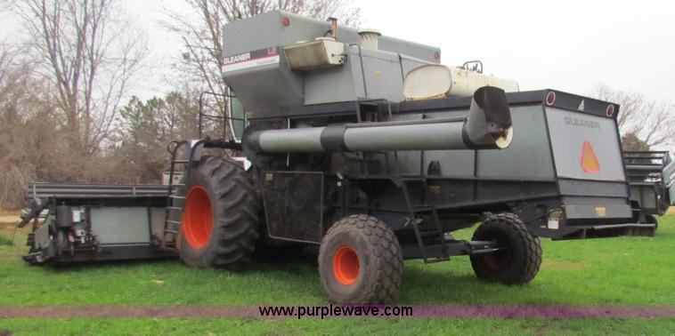 image for item H7258 Gleaner L2 combine