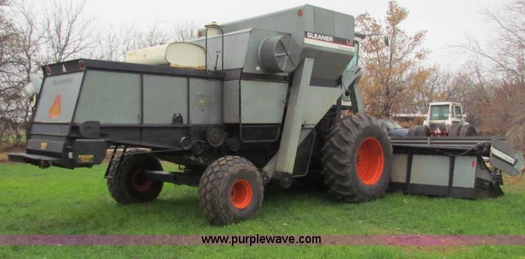 image for item H7258 Gleaner L2 combine