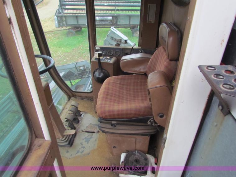 image for item H7258 Gleaner L2 combine