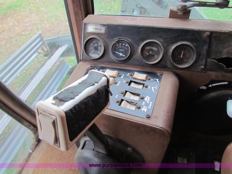 image for item H7258 Gleaner L2 combine