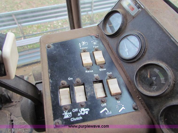 image for item H7258 Gleaner L2 combine