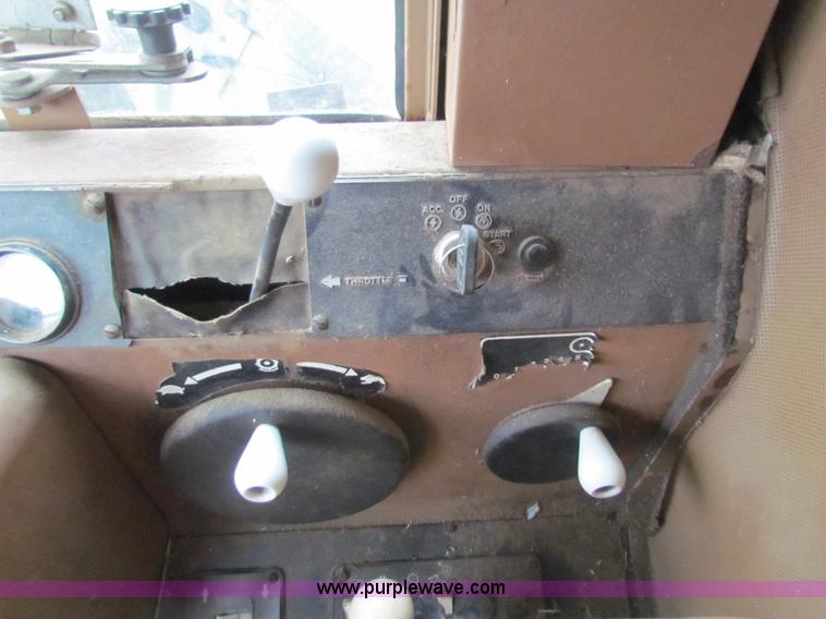 image for item H7258 Gleaner L2 combine