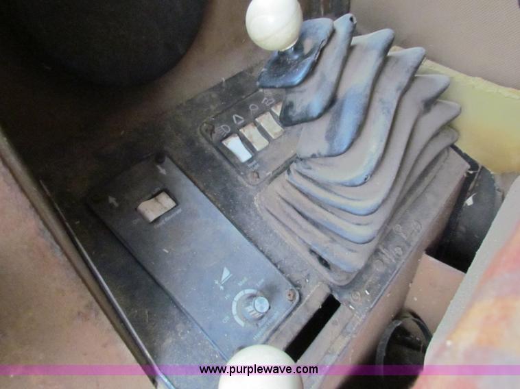 image for item H7258 Gleaner L2 combine