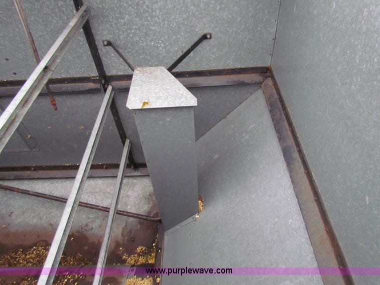 image for item H7258 Gleaner L2 combine