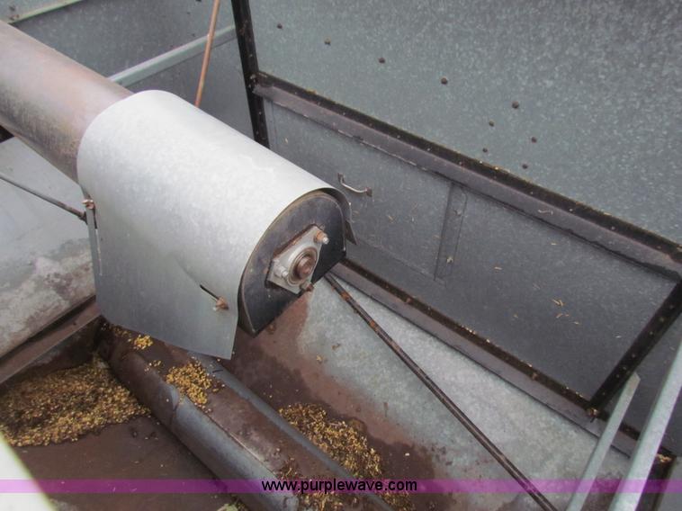 image for item H7258 Gleaner L2 combine