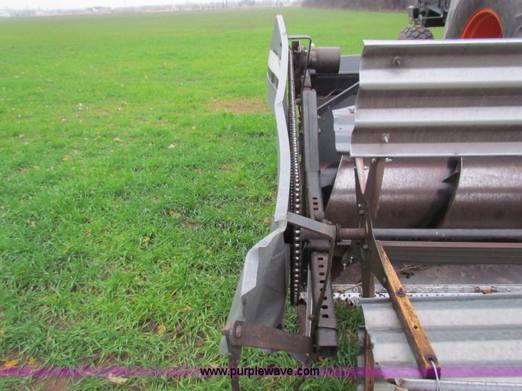 image for item H7258 Gleaner L2 combine