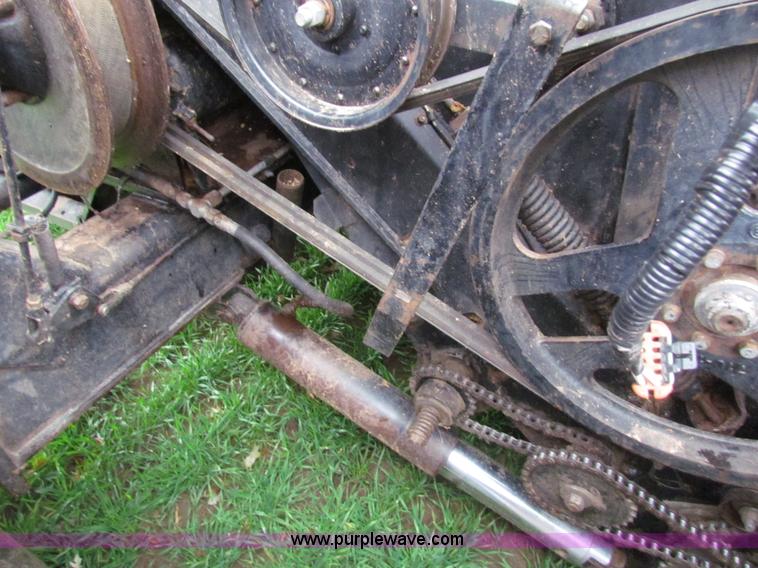 image for item H7258 Gleaner L2 combine