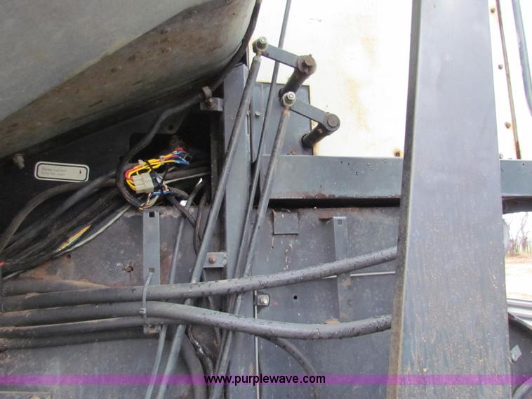 image for item H7258 Gleaner L2 combine