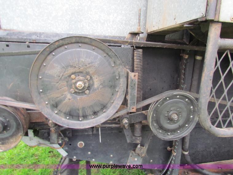 image for item H7258 Gleaner L2 combine