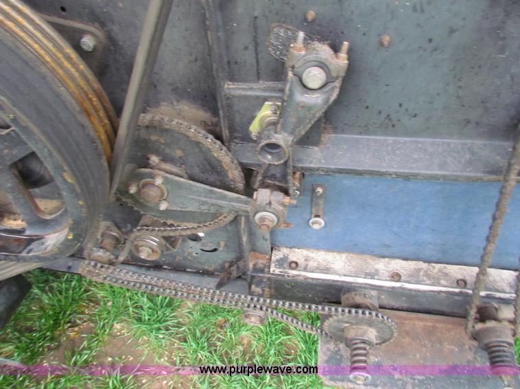 image for item H7258 Gleaner L2 combine