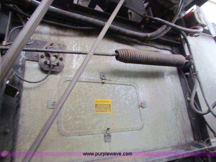 image for item H7258 Gleaner L2 combine