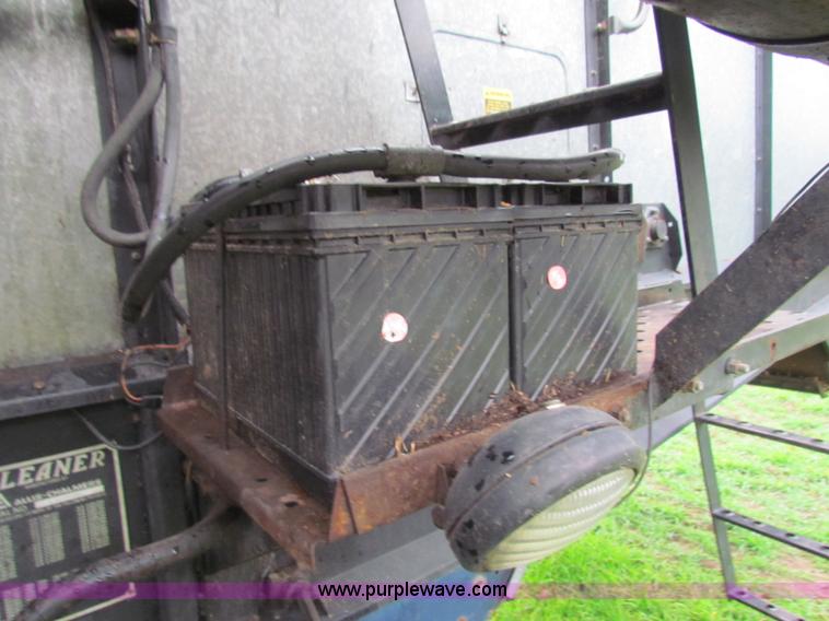 image for item H7258 Gleaner L2 combine