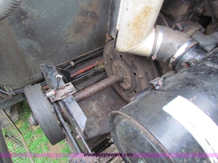 image for item H7258 Gleaner L2 combine