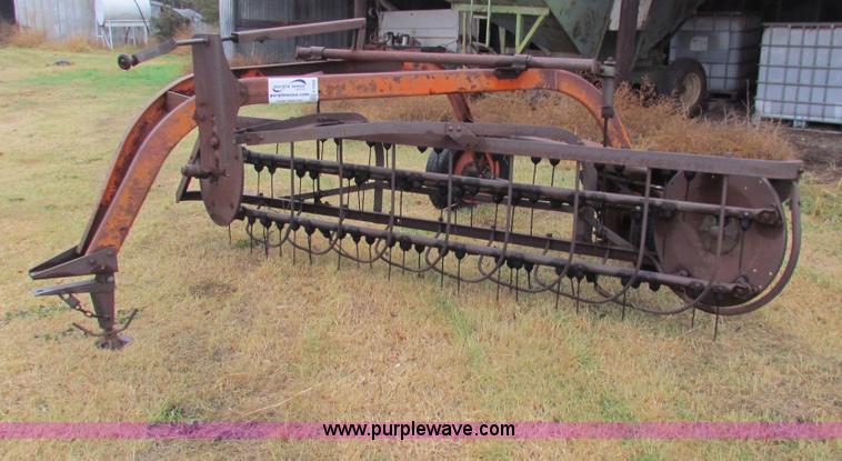 image for item H7259 New Idea 9' hay rake
