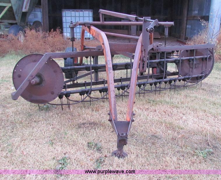 image for item H7259 New Idea 9' hay rake